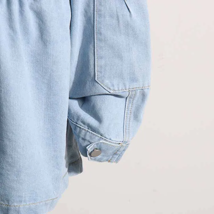 Medium length denim jacket with pockets for women