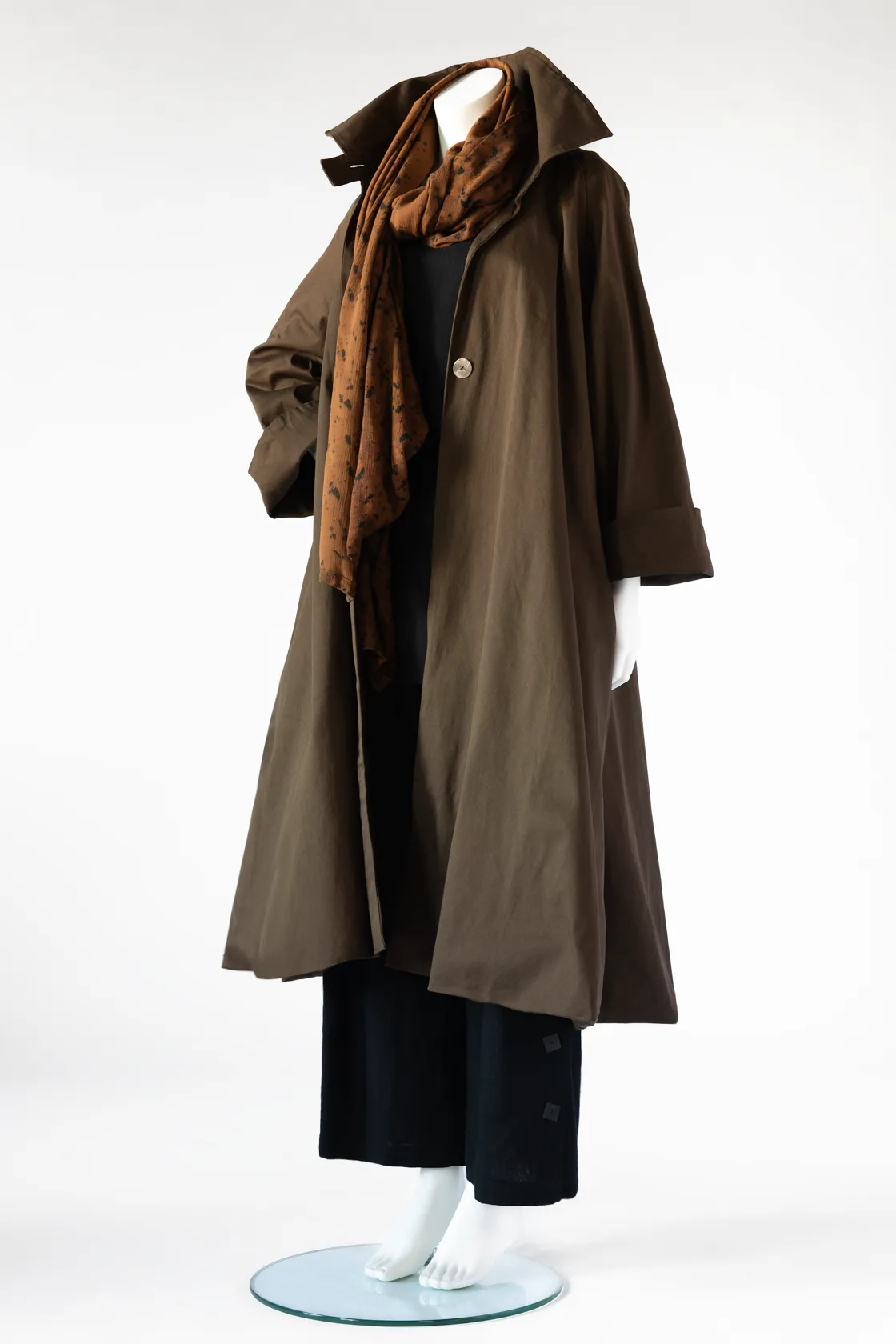 The Hepburn Coat in Walnut Smooth w/ Dark Navy